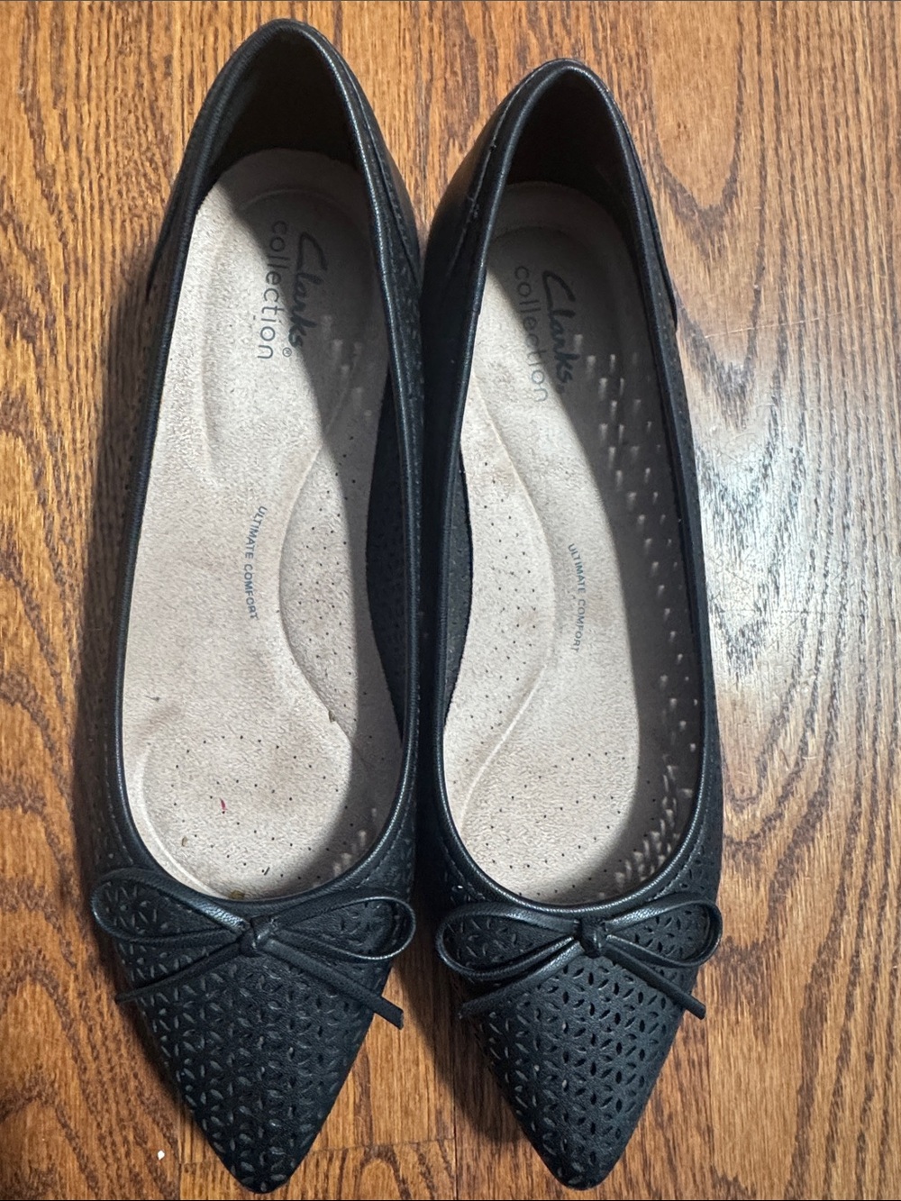 Clarks Black Pointed Toe Bow Ballet Flats